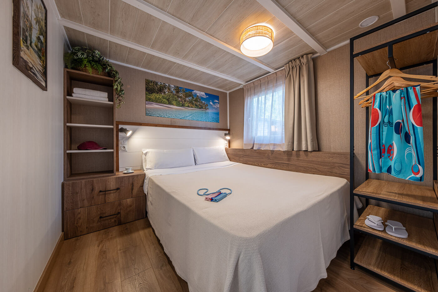Dormitorio principal en bungalow en Salou