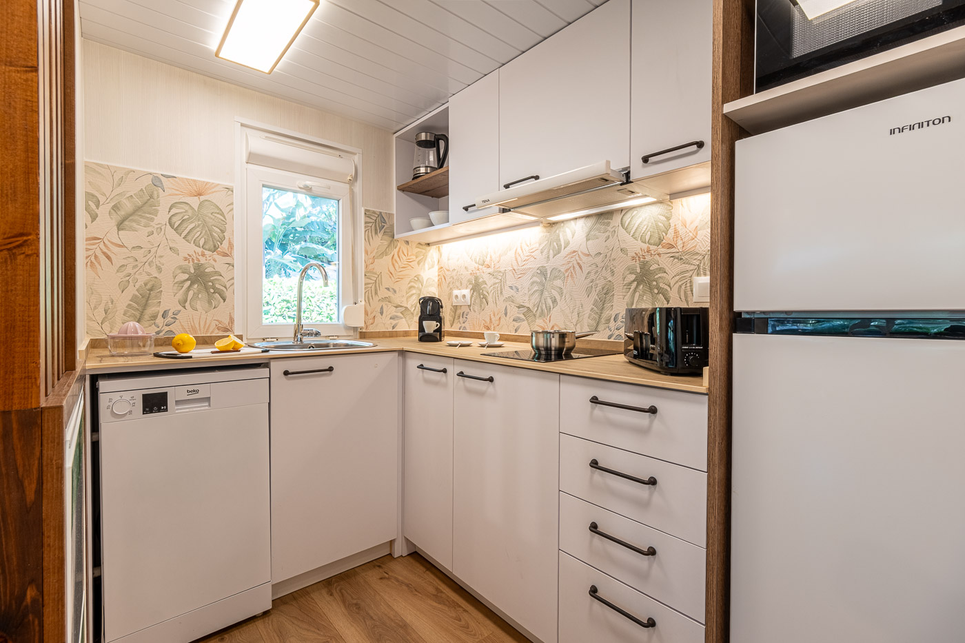 Cocina equipada del bungalow en La Siesta Salou