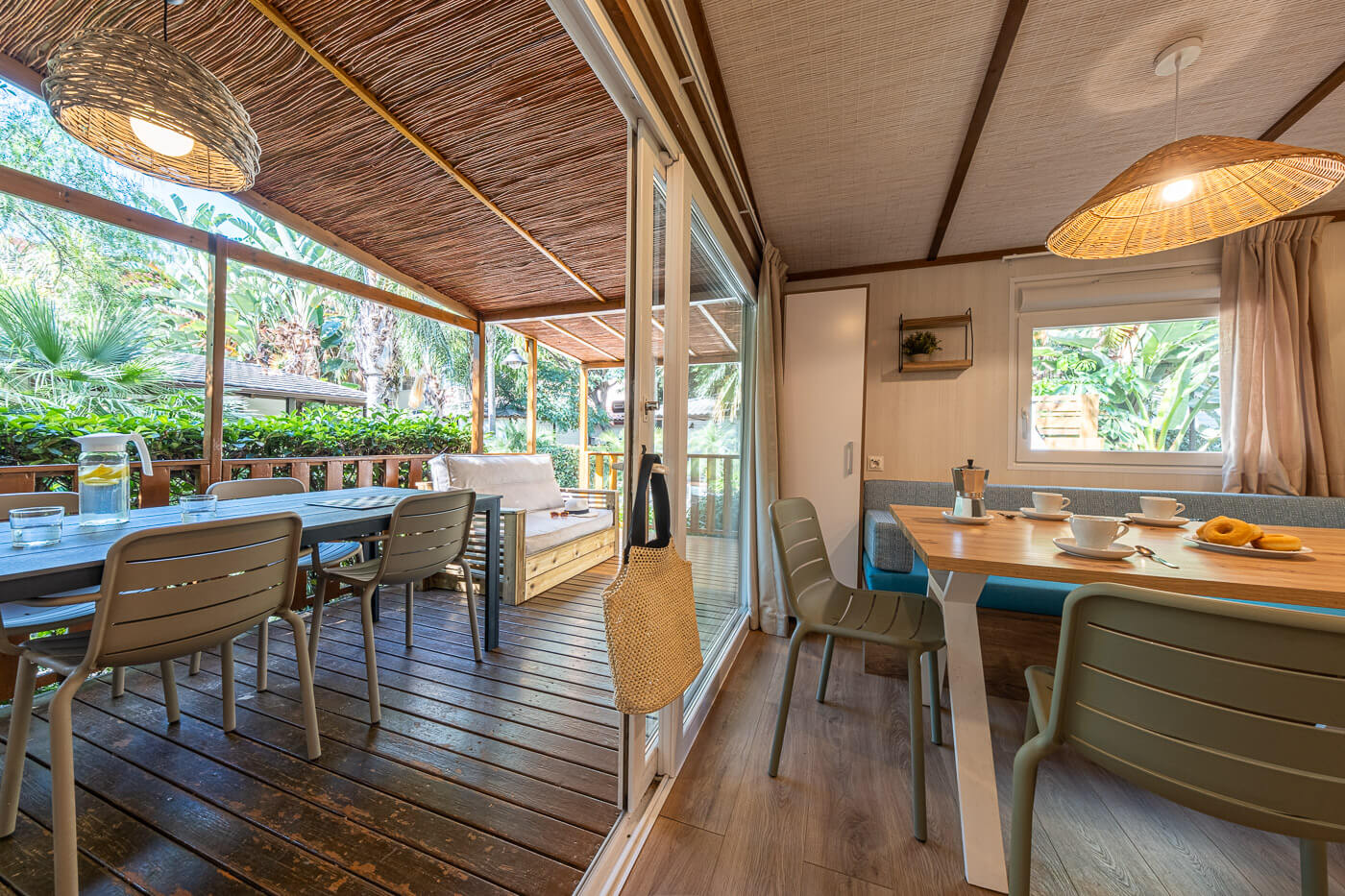 Espacio interior amplio en bungalow de camping Salou